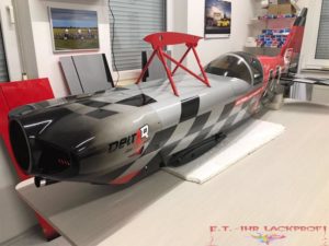 modellflugzeug lackiert