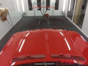 BWM-Lackierung-rote-Motorhaube