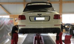 Vorbereitung zur Umlackierung der Bremssättel