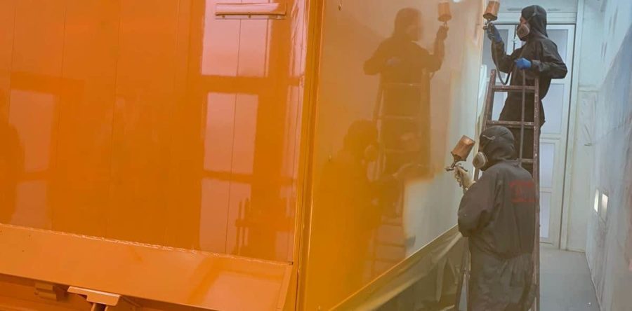 LKW Lackierung erster Spritzgang