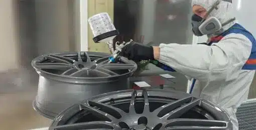 Felgenlackierung mit Anest Iwata Spritzpistole Felgenlackierung mit Anest Iwata Spritzpistole