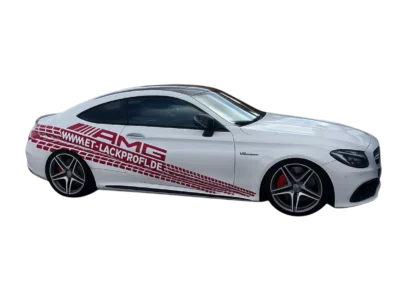 Mercedes-AMG C63 mit roten Akzenten-Photoroom